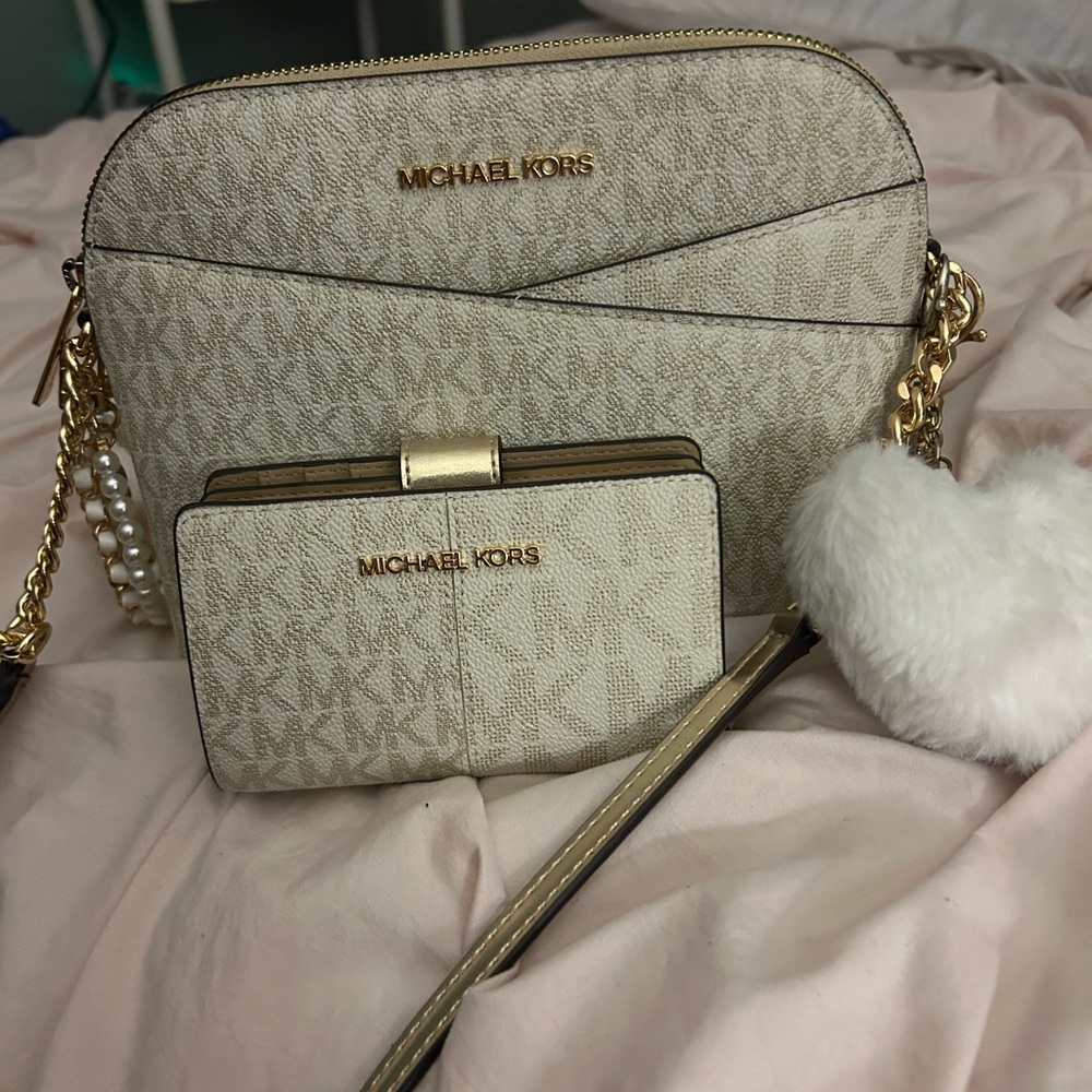 Michael Kors Jet Set Travel Bag and Wallet Set - Pale Gold/White